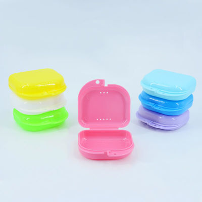 Plastik berwarna-warni Custom Orthodontic UV Retainer Case Box Plastic Denture Storage Box Dental Retainer Case